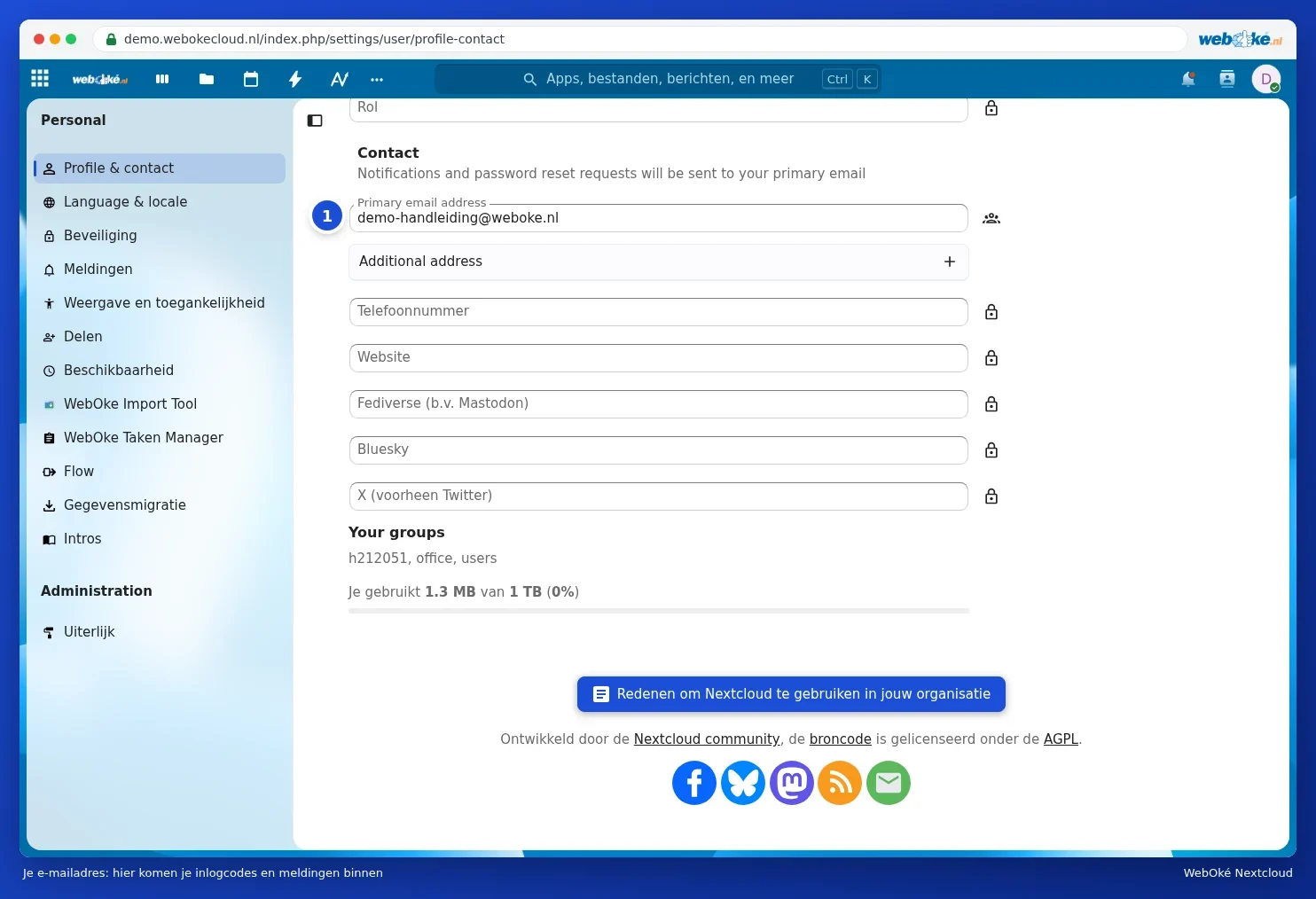 Blok Contact s primární e-mailovou adresou, telefonním číslem a webovou stránkou, pod ním Vaše skupiny a využité úložiště