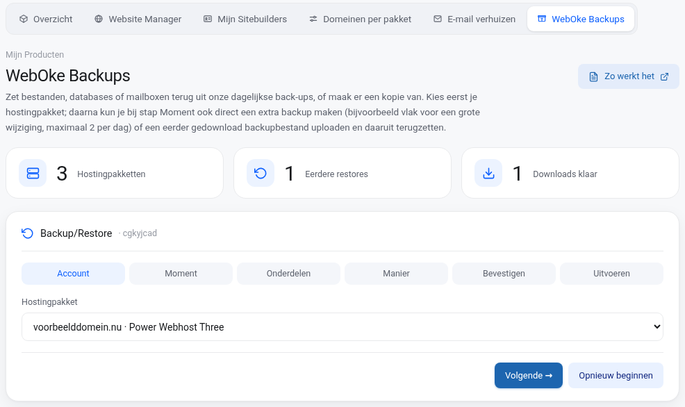 De pagina WebOke Backups met de drie tegels en daaronder de wizard met de stappen Account, Moment, Onderdelen, Manier, Bevestigen en Uitvoeren