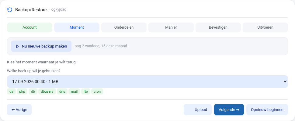 Stap Moment: de knop Nu nieuwe backup maken met de teller, de keuzelijst met het gekozen backupmoment, de onderdelen die erin zitten en onderaan de knoppen Vorige, Upload en Volgende